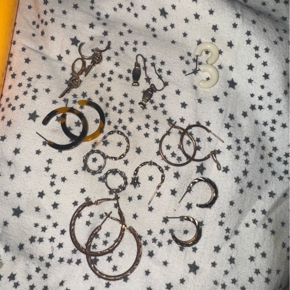 Bundle of earrings - Picture 2 of 2